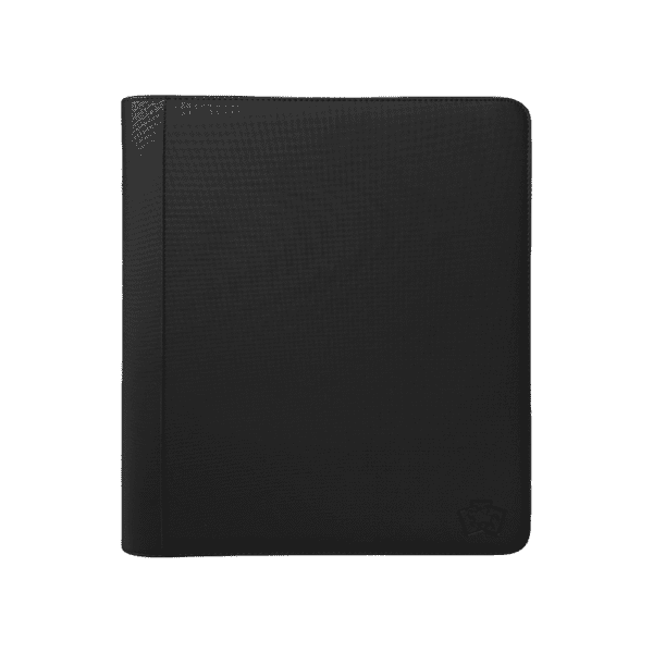 Archivador para toploader con cremallera negro para guardar cartas y cromos coleccionables. Diseño resistente, con logotipo en relieve y costuras reforzadas, ideal para proteger y organizar tu colección.