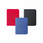 Archivadores con cremallera para guardar cartas y cromos coleccionables. Diseño resistente, con logotipo en relieve y costuras reforzadas, ideal para proteger y organizar tu colección.