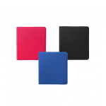 Archivadores con cremallera para guardar cartas y cromos coleccionables. Diseño resistente, con logotipo en relieve y costuras reforzadas, ideal para proteger y organizar tu colección.